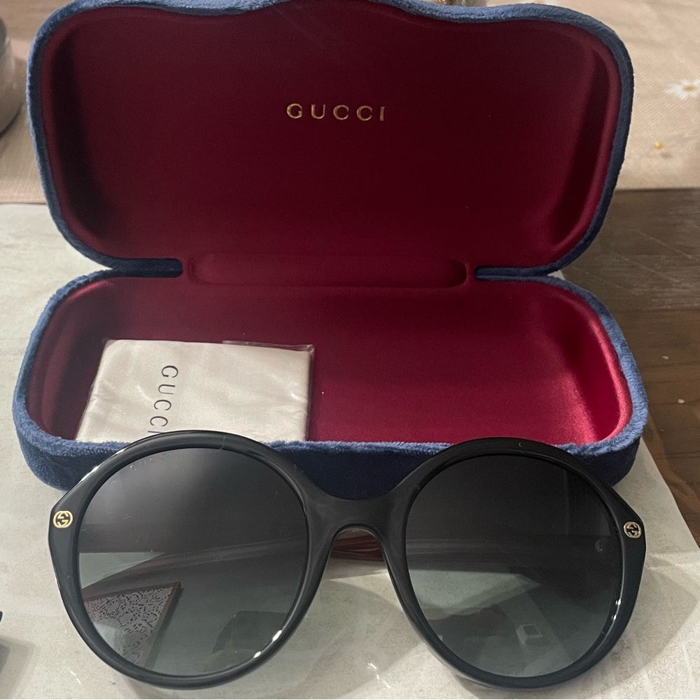 GUCCI SUNGLASSES